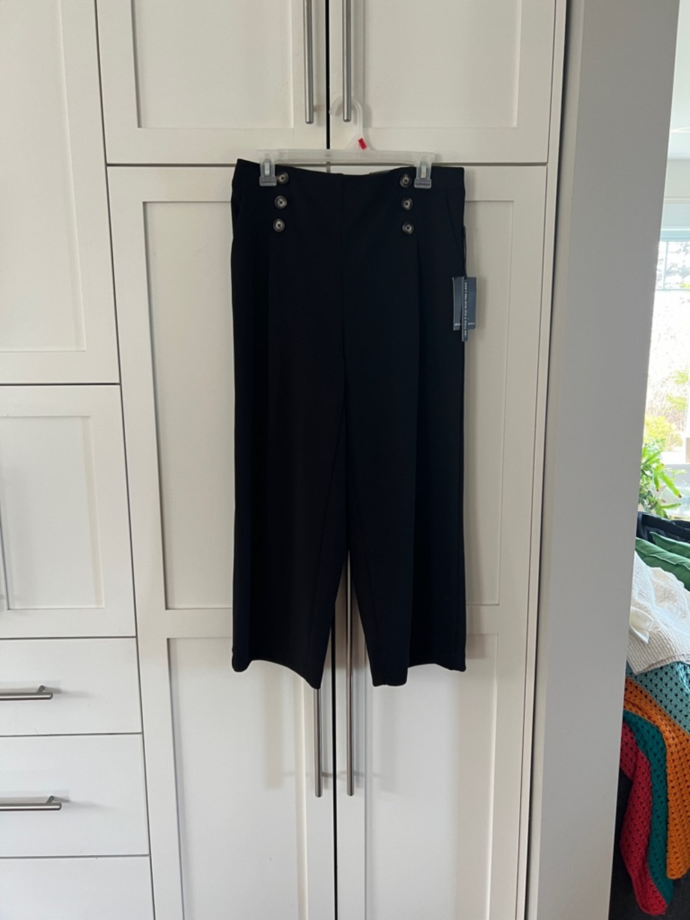 Jules & Leopold Black High Waisted Wide-Leg Pants with Button Waist Detail